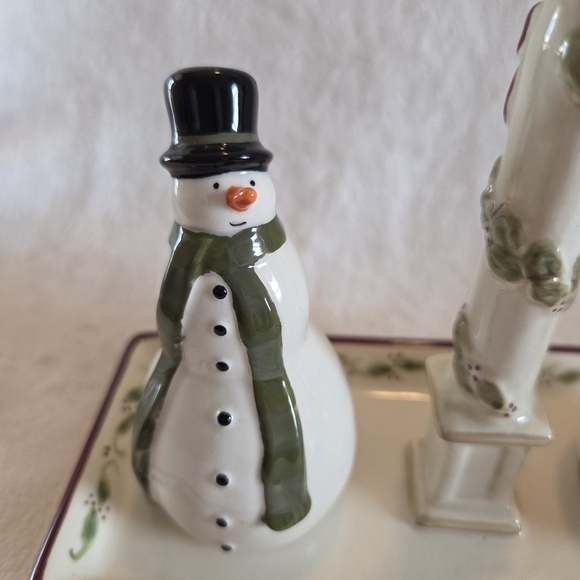 Grasslands Road MERRY - SNOWMAN 6.75" Salt & Pepper w/ Tray 3Pc Set Lamppost - Picture 2 of 12